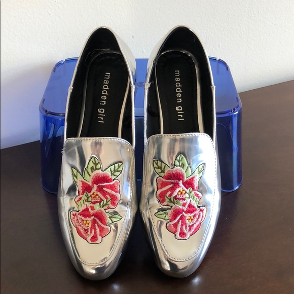 Metallic Silver Loafers with Floral Embroidery - Picture 2 of 8